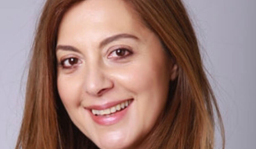 An image of Afshan Aghili smiling