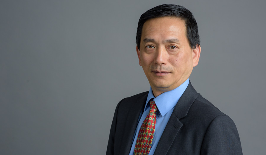 A portrait of male academic Qicheng Yu