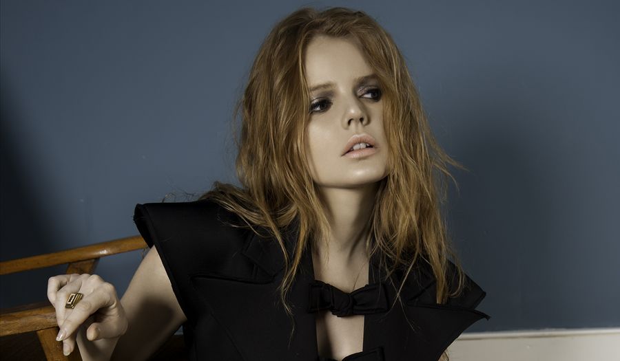 PHOTO 02: Beyond the Surface