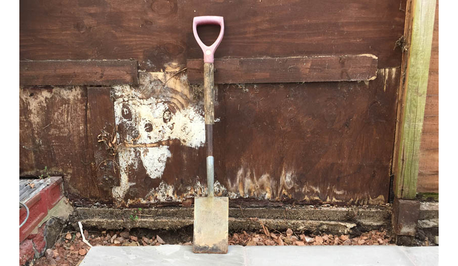 Resting shovel