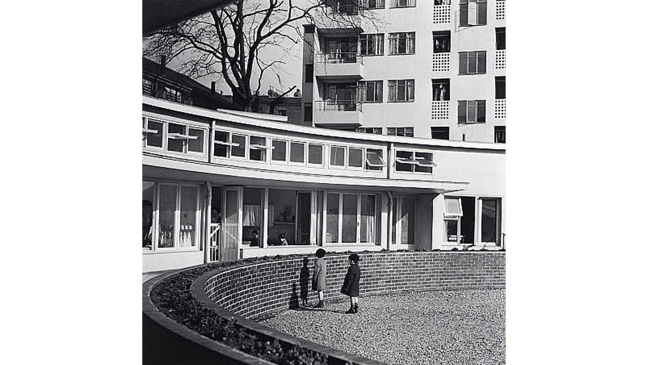 Image: Kensal House, photographed by Edith Tudor-Hart, 1938.