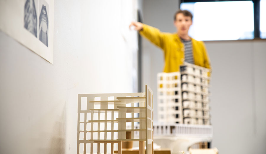 Architect in yellow presenting