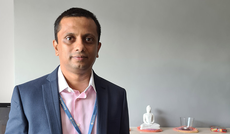 Manjula Kavisekara, DBA graduate, Doctorate of Business administration alumni pictured by a buddha